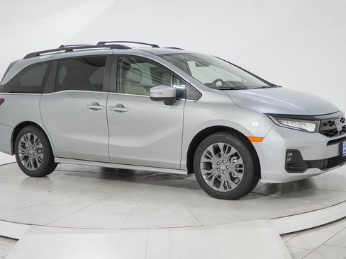 New 2026 Honda Odyssey Touring image 17