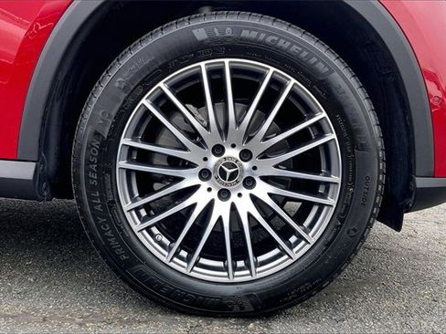 Used 2025 Mercedes-Benz GLC 300 4MATIC image 9