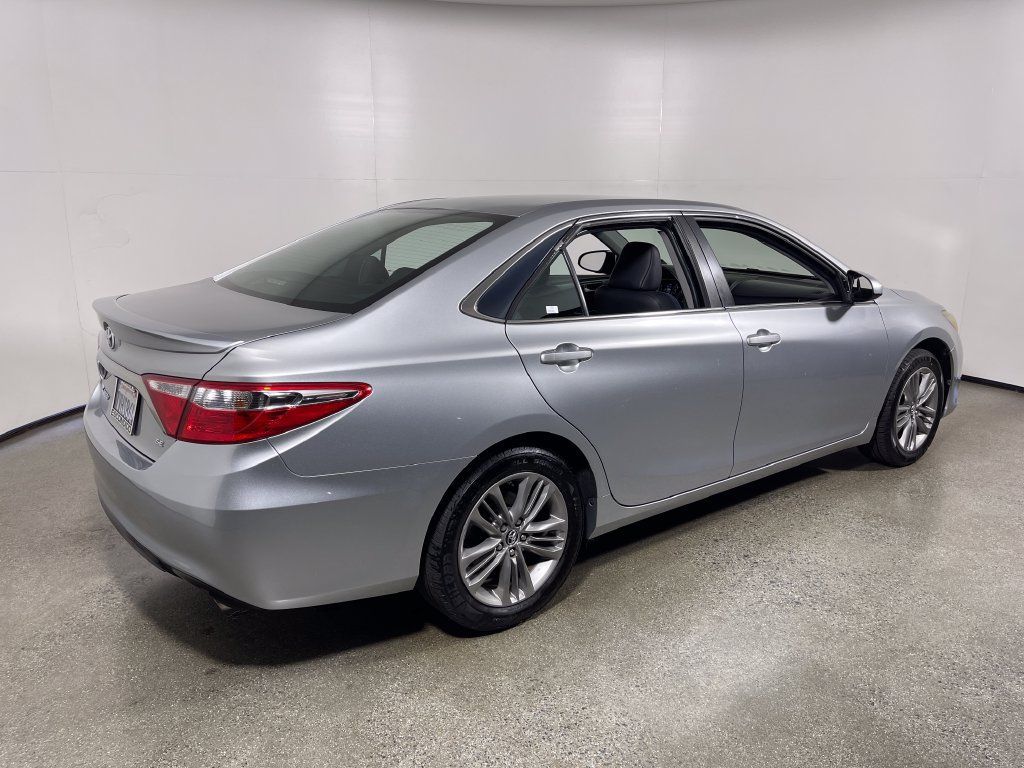 Used 2015 Toyota Camry SE FWD image 3