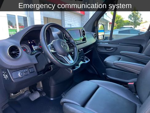 Used 2022 Mercedes-Benz Sprinter 2500 image 4