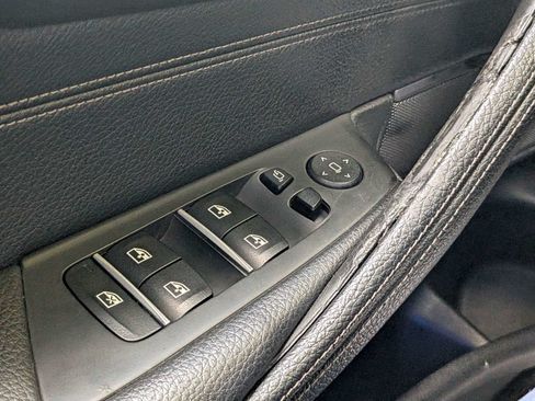 Used 2020 BMW M550i xDrive AWD/4WD image 25