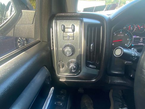 Used 2018 Chevrolet Silverado 1500 LT w/ All Star Edition image 38