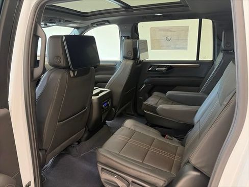 New 2026 Chevrolet Suburban High Country AWD/4WD image 15