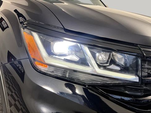 Used 2022 Volkswagen Atlas Cross Sport SEL R-Line AWD/4WD image 27