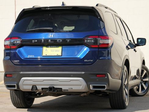 Used 2023 Honda Pilot Elite image 4