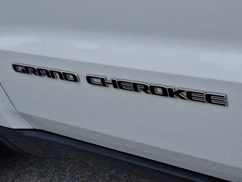 Used 2019 Jeep Grand Cherokee Laredo AWD/4WD image 36