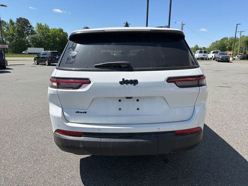 Used 2023 Jeep Grand Cherokee L Laredo image 7