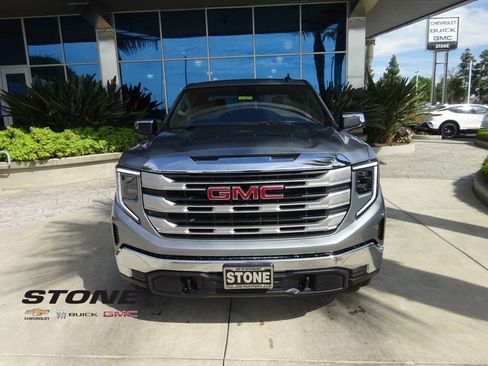 New 2026 GMC Sierra 1500 SLE image 2