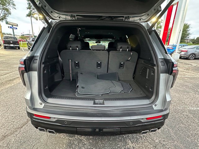 Used 2025 Chevrolet Traverse LT w/ Midnight/Sport Edition FWD image 14