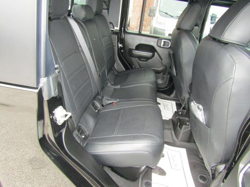 Used 2024 Jeep Gladiator Sport AWD/4WD image 19