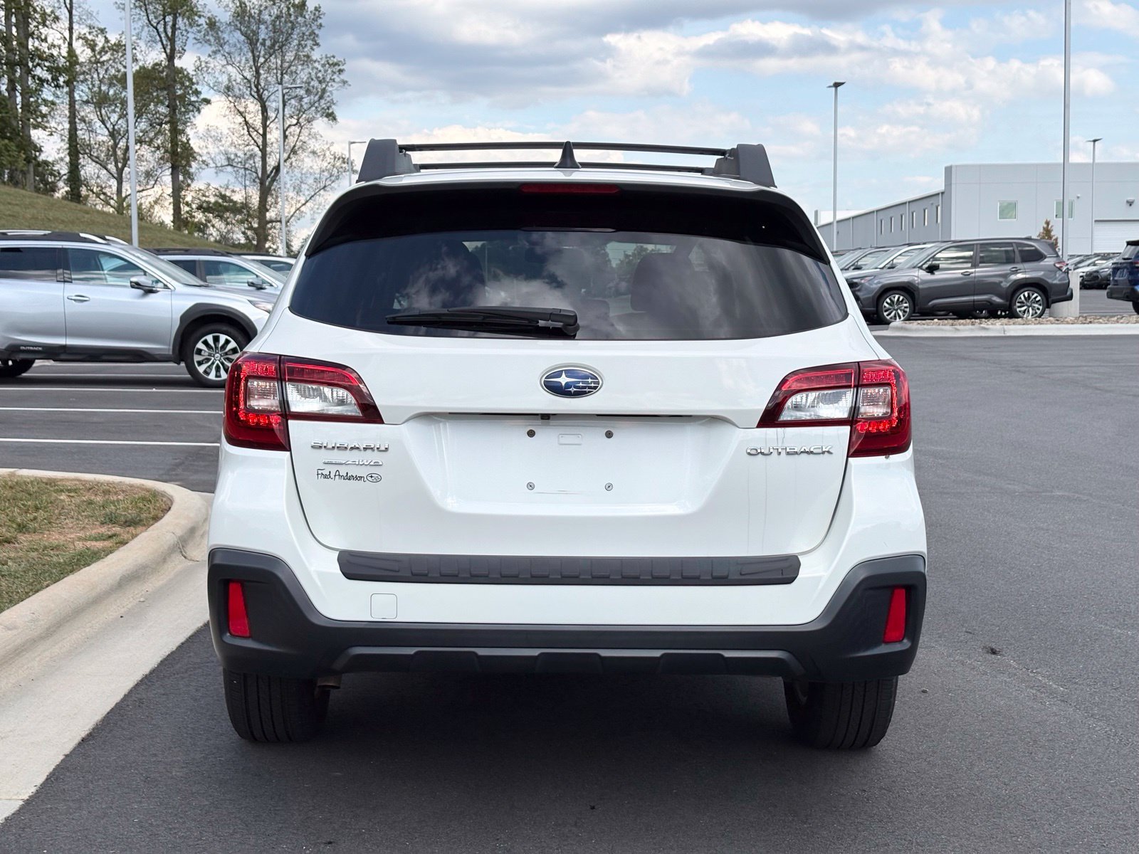 Used 2018 Subaru Outback 2.5i Premium AWD/4WD image 10