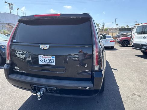 Used 2018 Cadillac Escalade ESV Premium Luxury RWD image 13