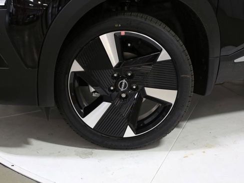 New 2026 Nissan Kicks SR w/ Cold Weather Package image 2