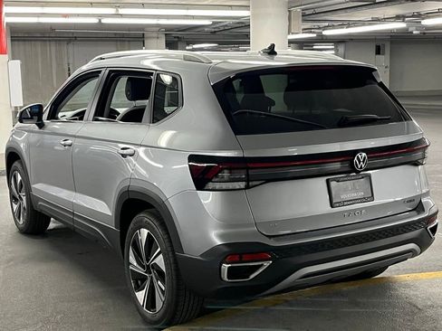New 2025 Volkswagen Taos SE image 5