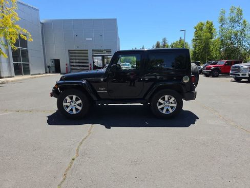 Used 2012 Jeep Wrangler Sahara w/ Connectivity Group AWD/4WD image 2