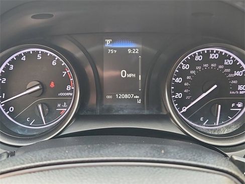 Used 2021 Toyota Camry SE image 12