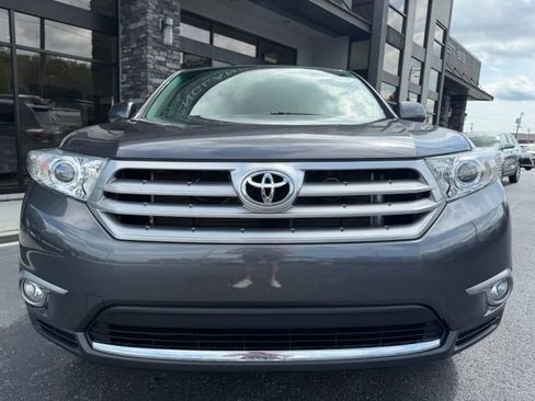 Used 2011 Toyota Highlander Limited w/ Tow Pkg AWD/4WD image 16