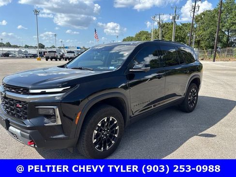 Used 2024 Chevrolet Traverse Z71 AWD/4WD image 3