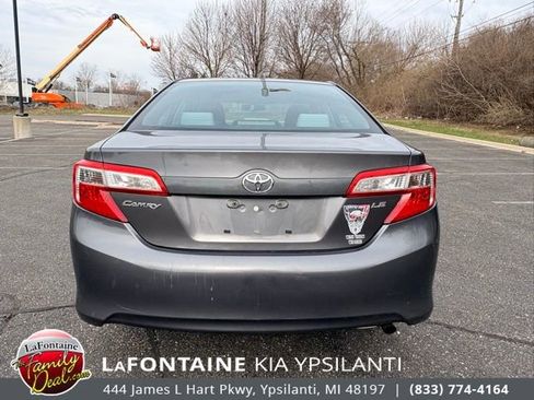 Used 2014 Toyota Camry LE image 4