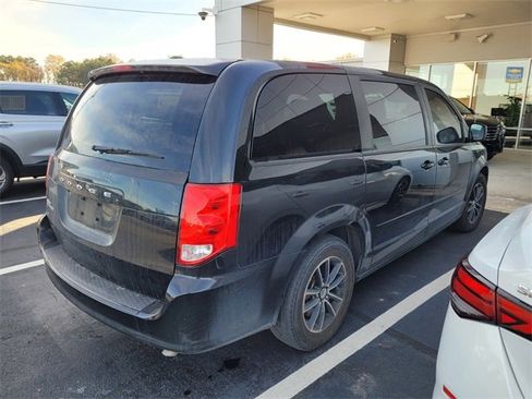 Used 2017 Dodge Grand Caravan SE image 9