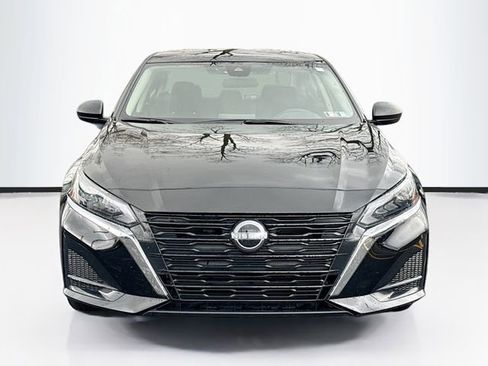 Used 2025 Nissan Altima 2.5 SV FWD image 2
