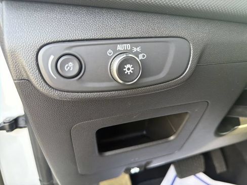 Used 2025 Chevrolet TrailBlazer LT AWD/4WD image 18