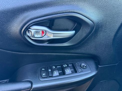 Used 2017 Jeep Cherokee 75th Anniversary image 27