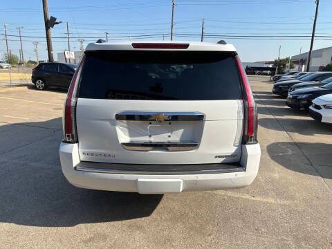 Used 2019 Chevrolet Suburban Premier AWD/4WD image 6