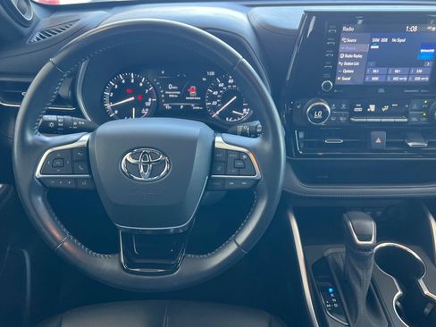 Used 2021 Toyota Highlander XSE AWD/4WD image 11