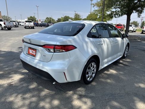 Used 2025 Toyota Corolla LE FWD image 7