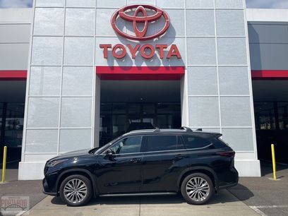 Used 2024 Toyota Highlander Platinum