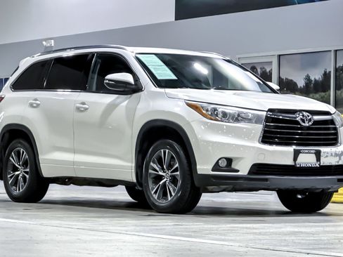 Used 2016 Toyota Highlander XLE AWD/4WD image 6