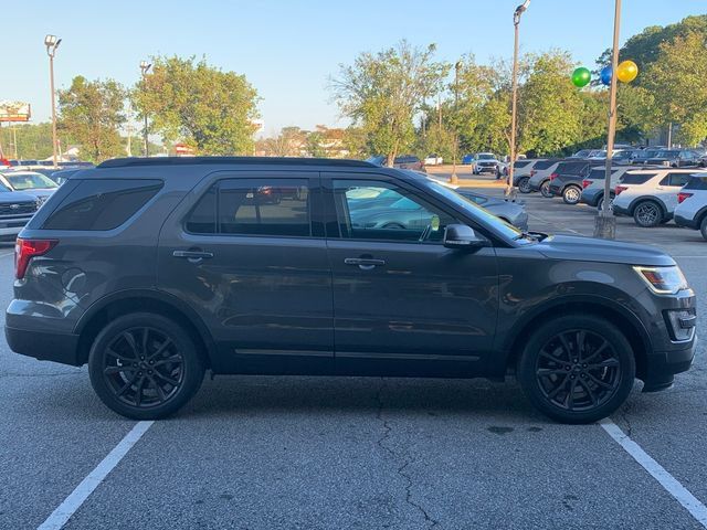 Used 2017 Ford Explorer XLT w/ Equipment Group 202A FWD image 4