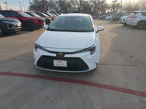 Used 2025 Toyota Corolla LE image 5