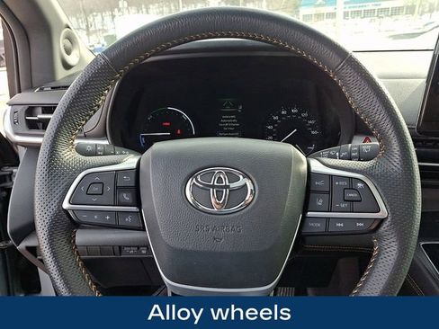 Used 2024 Toyota Sienna XLE Woodland Edition image 26