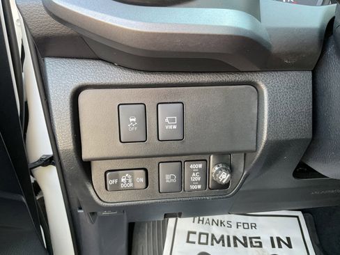 Used 2020 Toyota Tacoma TRD Off-Road w/ TRD Premium Off Road Package image 31