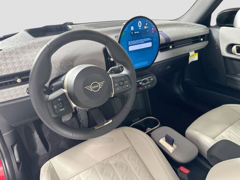 Used 2025 MINI Cooper 2-Door Hardtop image 9