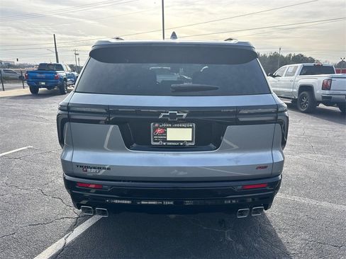 New 2026 Chevrolet Traverse RS w/ LPO, Floor Liner Package image 7