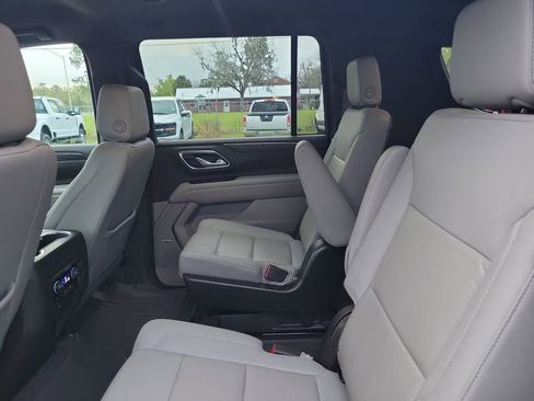 Used 2023 Chevrolet Suburban Z71 w/ Off-Road Capability Package AWD/4WD image 30