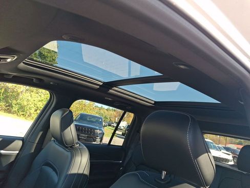 New 2025 Jeep Grand Cherokee Limited w/ Black Appearance Package image 30