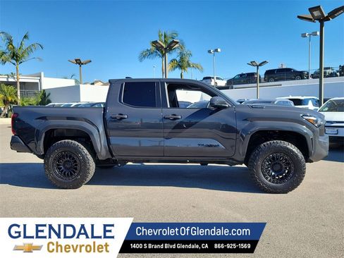 Used 2025 Toyota Tacoma TRD Sport image 11