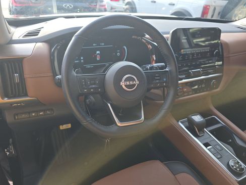 Used 2025 Nissan Pathfinder Platinum w/ Cargo Package image 11