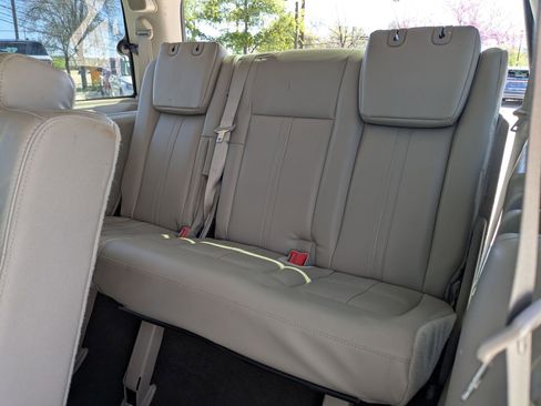 Used 2016 Lincoln Navigator Select image 21