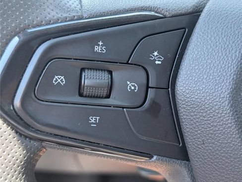 Used 2025 Chevrolet Trax LT FWD image 21