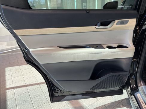 Used 2024 Hyundai Palisade Limited image 21