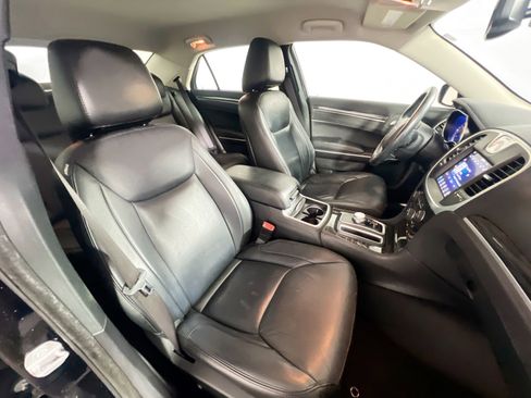 Used 2017 Chrysler 300 Limited image 31