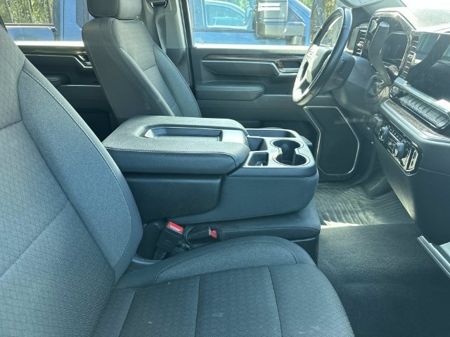 Used 2025 Chevrolet Silverado 2500 LT w/ Convenience Package AWD/4WD image 5