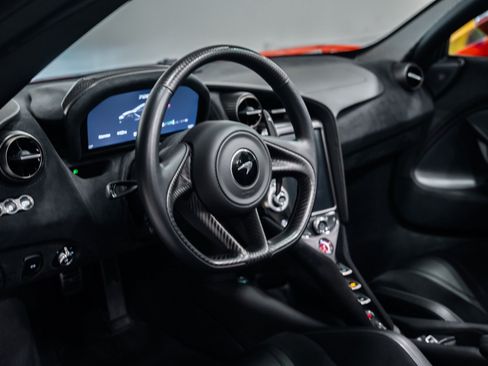 Used 2019 McLaren 720S Performance RWD image 15
