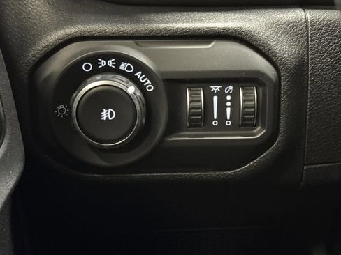 Used 2021 Jeep Wrangler Unlimited Sahara image 25