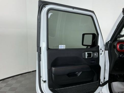 Used 2022 Jeep Wrangler Unlimited Rubicon w/ Cold Weather Group AWD/4WD image 12